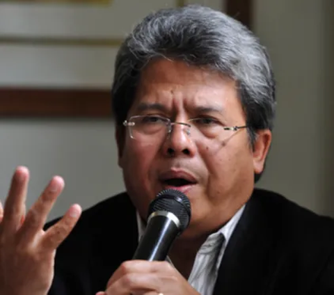 Baliho Ganjar-Mahfud Dicopot, Todung Lubis Minta Pejabat Negara Netral