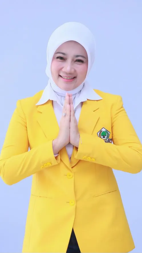 Atalia Praratya Istri Ridwan Kamil Pamerkan Foto Kenakan Jas Golkar, Minta Dukungan dan Doa dari Pengikut