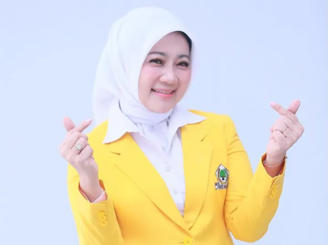 Atalia Praratya Istri Ridwan Kamil Pamerkan Foto Kenakan Jas Golkar, Minta Dukungan dan Doa dari Pengikut