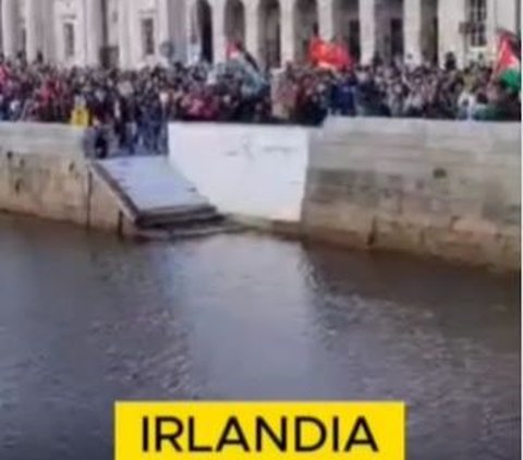 Kemudian ada negara Irlandia yang juga terlihat menggelar aksi solidaritas bagi Palestina. Dalam video tampak masyarakat Irlandia memadati jalanan sembari mengibarkan bendera Palestina.<br>