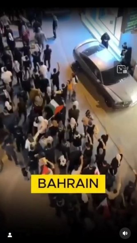 Begini penampakan masyarakat Bahrain saat menggelar aksi bela warga Palestina dari gempuran Israel.<br>