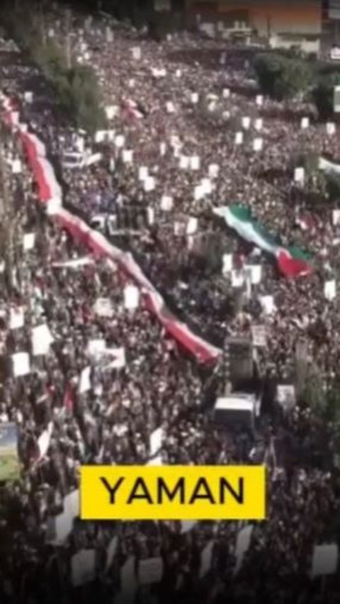 Begini penampakan masyarakat Yaman saat menggelar aksi bela warga Palestina dari gempuran Israel.<br>