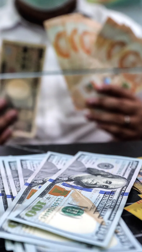 Awas! Rupiah Bisa Tembus Rp16.000 per USD