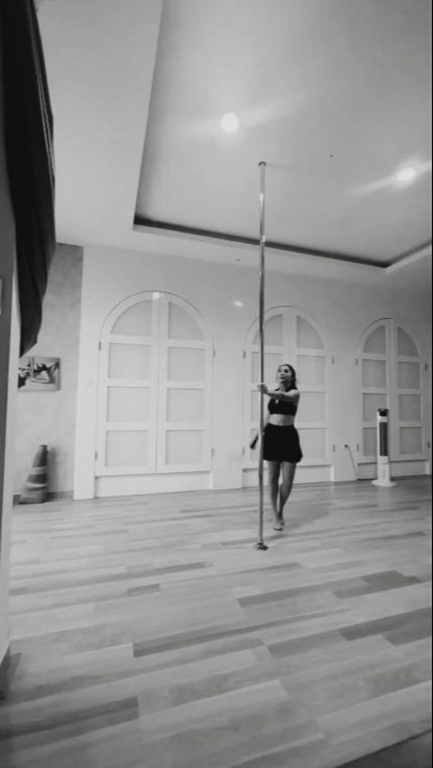 Momen Nikita Willy Kembali Latihan Pole Dance, Lihai dan Banjir Pujian