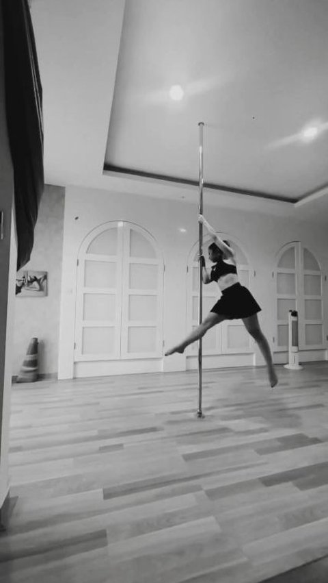 Momen Nikita Willy Kembali Latihan Pole Dance, Lihai dan Banjir Pujian