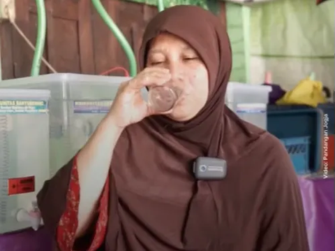 Tak Pernah Kekeringan, Wanita Ini Punya Stok Air Hujan Berlimpah di Rumahnya untuk Bertahan Hidup saat Kemarau Panjang