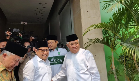 Maka itu, ketua umum PKB ini meminta para relawan untuk bekerja lebih semangat di daerah. Karena hasilnya tidak sia-sia apabila melihat hasil survei. 