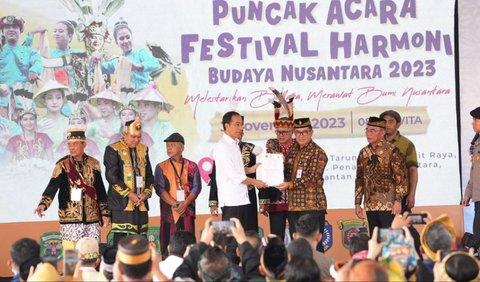 Oleh sebab itu, Jokowi sangat menghargai digelarnya FHBN untuk mengingatkan semua pihak bahwa seni dan budaya Indonesia itu sangat beragam.<br>