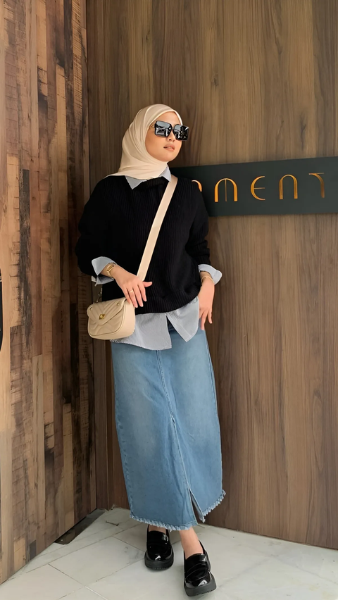 Layering Outfit Hijab Semi Formal, Hangat untuk Musim Hujan