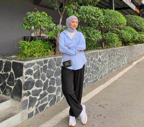 Layering Outfit Hijab Semi Formal, Hangat untuk Musim Hujan