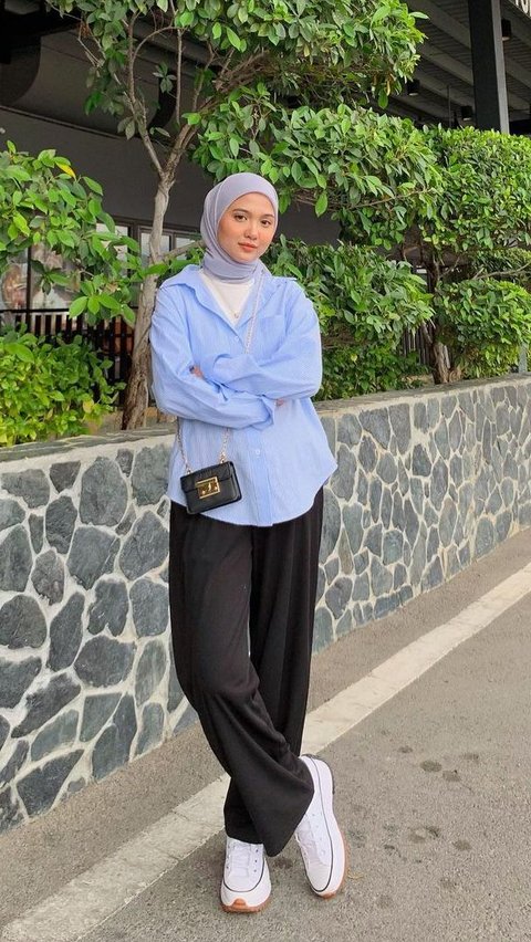 Layering Outfit Hijab Semi Formal, Hangat untuk Musim Hujan