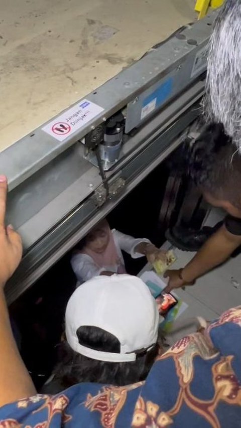 Detik-Detik Dosen dan Mahasiswa Unifa Makassar Terjebak di Lift Kampus Gara-Gara Mati Lampu<br>