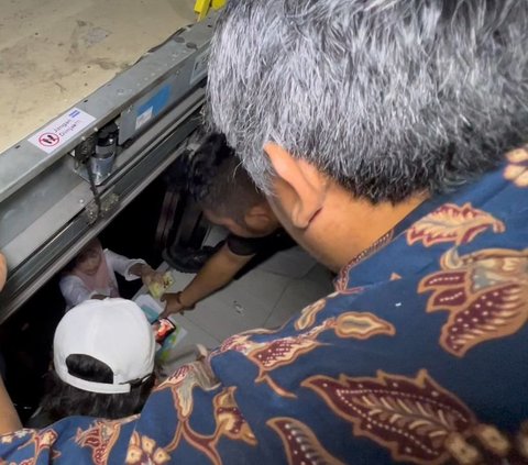 Detik-Detik Dosen dan Mahasiswa Unifa Makassar Terjebak di Lift Kampus Gara-Gara Mati Lampu