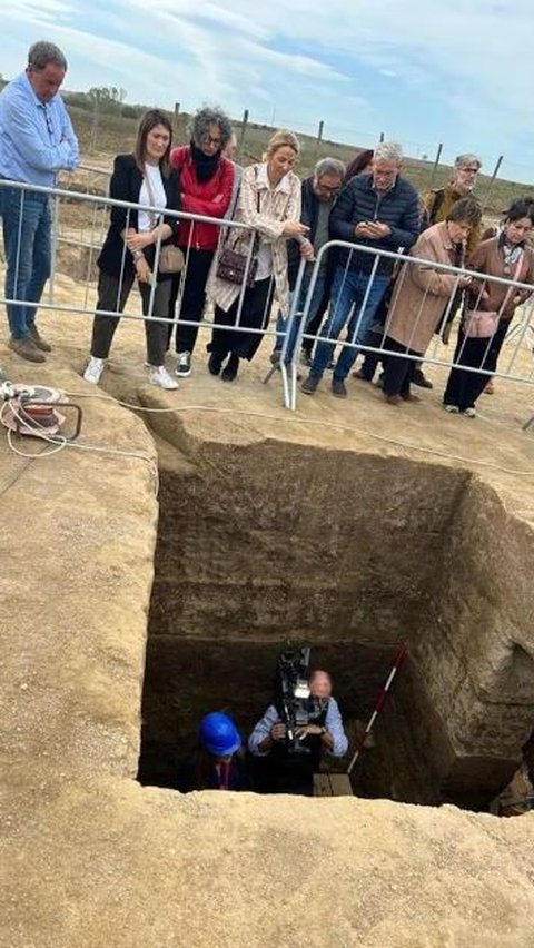 Makam Ini Dibongkar Setelah 2.600 Tahun, Isinya Bikin Kaget Arkeolog<br>