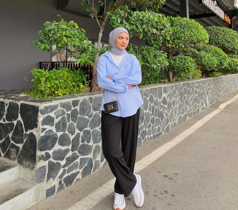 Layering Outfit Hijab Semi Formal, Hangat untuk Musim Hujan