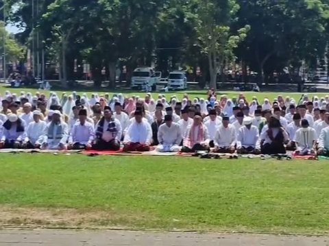 Viral Istisqa Prayer Asking for Rain Greeted by Whirlwind, Prayer Mats and Prayer Caps Flying