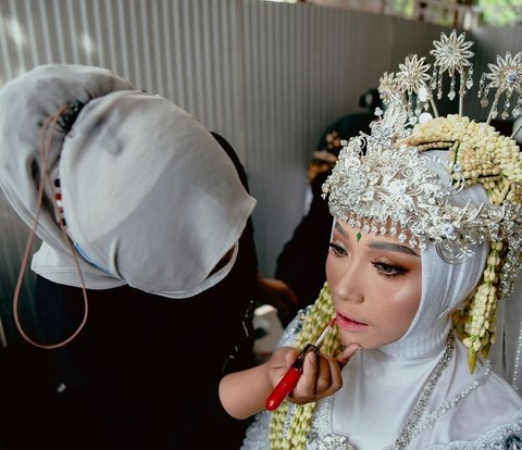 Random Behavior of the Bride Makes Netizens Laugh, Netizens: So Relatable