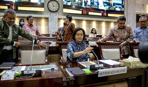 Meski begitu, Sri Mulyani mengakui surplus APBN terus menunjukkan tren perlambatan dalam beberapa waktu terakhir.