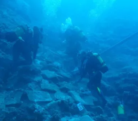 Batang Timah Berusia 3.600 Tahun Ditemukan Dalam Bangkai Kapal Tertua di Dunia, Tenggelam di Zaman Perunggu