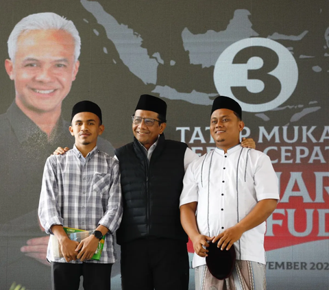 Setelah menghadiri pertemuan dengan Sahabat Muda Mahfud, Menko Polhukam ini menghadiri deklarasi Jaringan Nahdliyin dan Alumni PMII di iNews Tower, Jakarta Pusat pada pukul 13.00 WIB.<br>