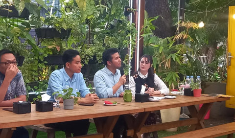 Wakil Gubernur Jawa Timur ini menjelaskan, cara komunikasi Gibran membuat anak muda lebih tertarik untuk membahas isu pembangunan.<br>