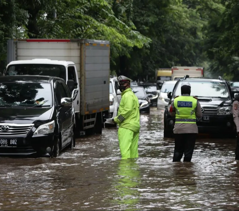 Jakarta Diguyur Hujan Semalaman, Ini Titik-titik Wilayah Tergenang Banjir