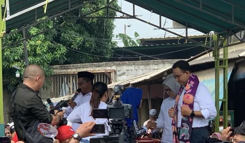 Anies kemudian diminta memilih julukan Kota Bandung. Anies memilih Paris Van Java sebagai julukan Kota Bandung ketimbang Kota Kembang.<br>