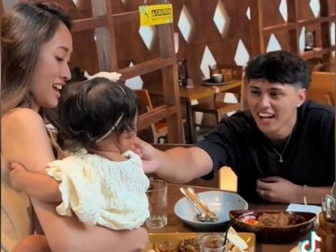 Viral Anak Perempuan Ini Baru Mau Makan saat Lihat Cowok Ganteng, Tingkahnya Lucu Banget