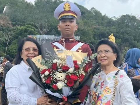 Momen Spesial Tribrata Putra Sambo Foto Bareng Letjen TNI Berdarah Kopassus
