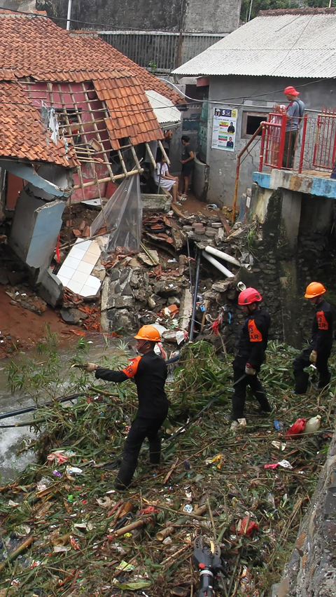 FOTO: Penampakan Puluhan Rumah Rusak di Bogor Usai Guyuran Hujan Deras Semalaman
