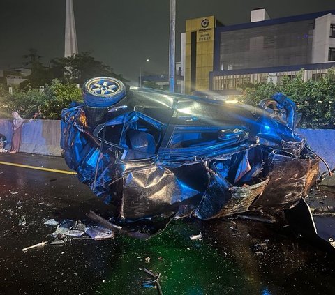 Kecelakaan beruntun tersebut melibatkan mobil Toyota Calya, Toyota Vellfire dan Honda City. Korban yang tewas adalah pengemudi dan penumpang mobil Calya dengan nomor polisi B 2384 KOA berinisial EW, PM, dan AS.