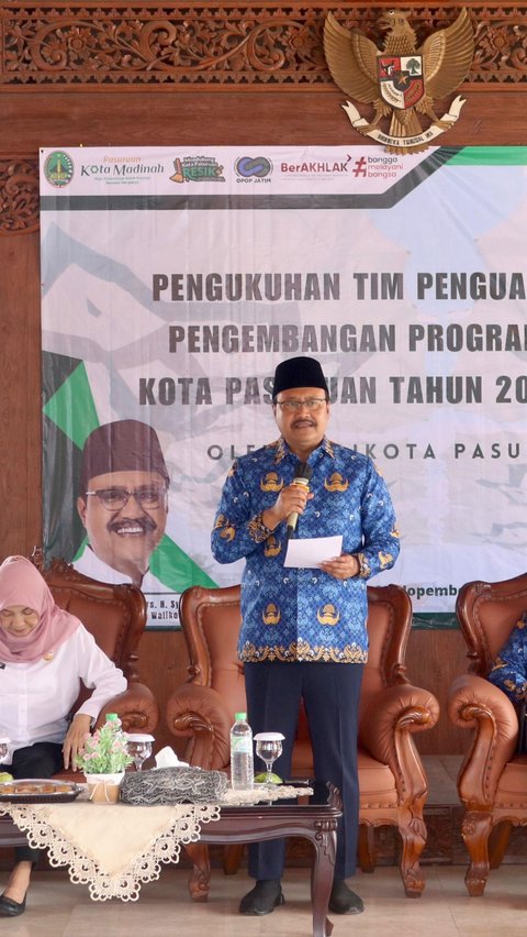 Wali Kota Pasuruan Kukuhkan Pengurus 'One Pesantren One Produk' Tahun 2023-2026