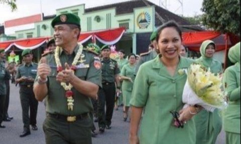 Semobil Berdua, Istri Jenderal Maruli Simanjuntak Full Senyum Usai Suami Dilantik 'Tampang Selalu Sama Kalau Difoto'