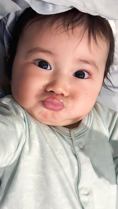 Baby Aisha Si Bayi Cantik yang Menggemaskan