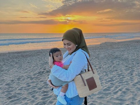 Potret Seru Kesha Ratuliu Momong Baby Aisha yang Sering Quality Time