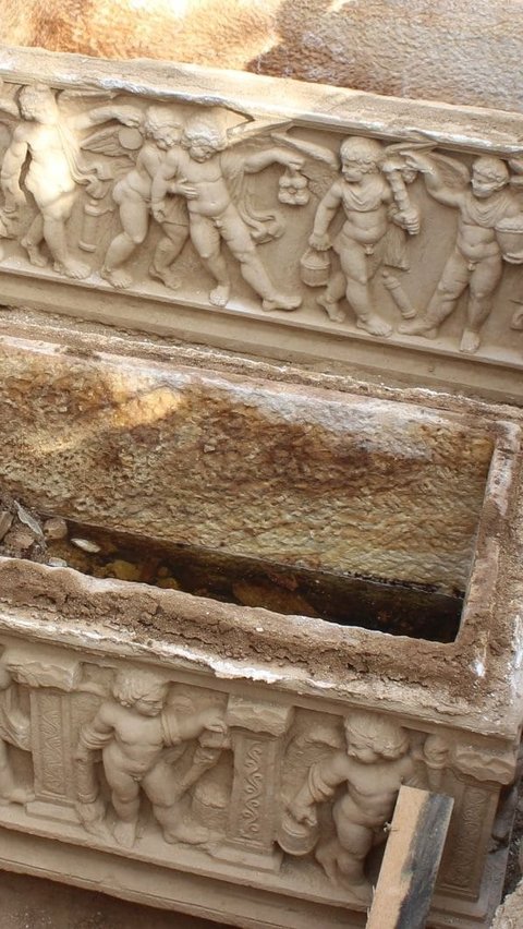 Heboh Penemuan Peti Mati Romawi Kuno dengan Desain Indah, Isinya Bikin Penasaran<br>