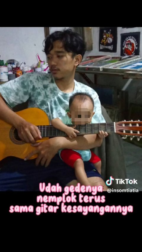 Momen Ayah Taruh Bayi Baru Lahir di Atas Gitar Sambil 'Genjreng' Ini Viral, Banjir Komentar Warganet