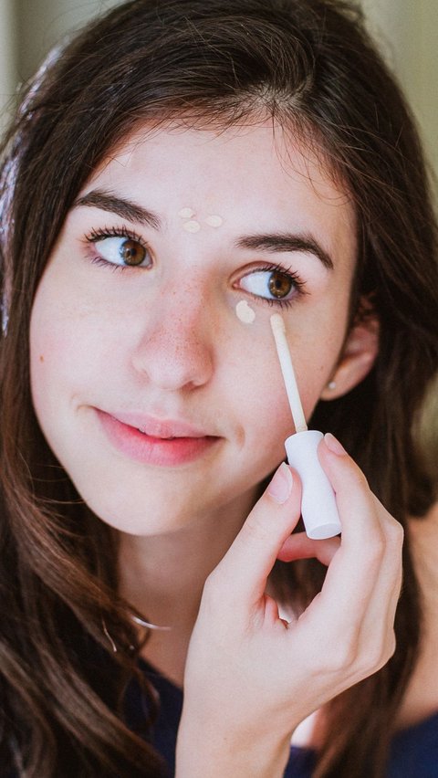 Skin Tint, Complexion Ringan yang Lagi Tren untuk Makeup Harian