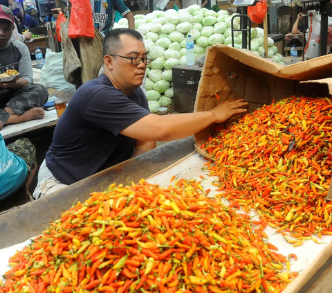 FOTO: Harga Cabai Rawit Merah Masih Tinggi Tembus Rp85 Ribu di Pasar Tradisional Jakarta