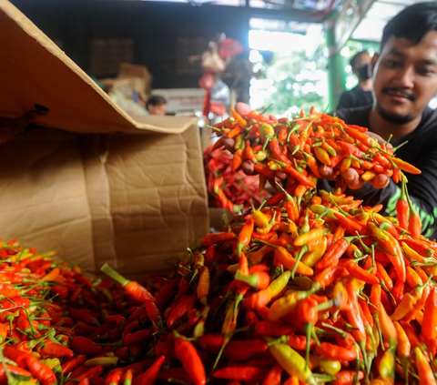 FOTO: Harga Cabai Rawit Merah Masih Tinggi Tembus Rp85 Ribu di Pasar Tradisional Jakarta