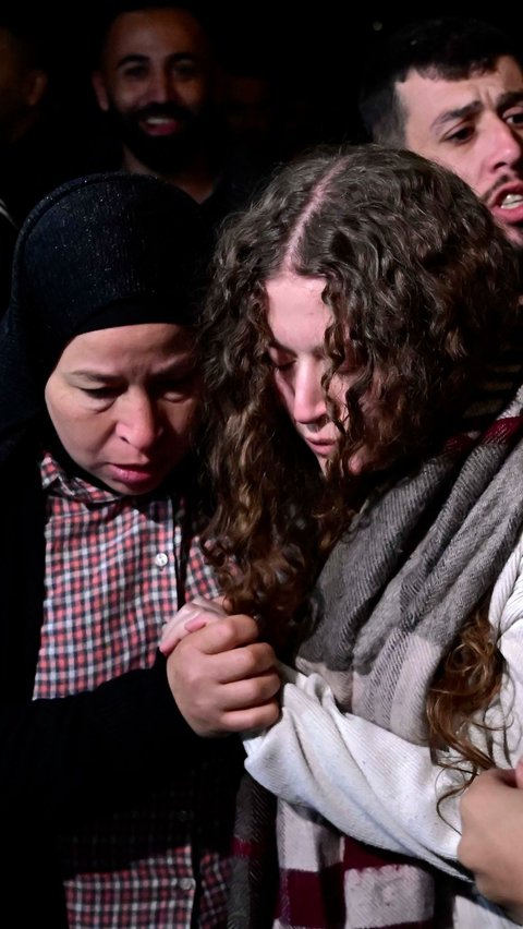 Tamimi langsung disambut sang ibu ketika tiba di Ramallah, Tepi Barat yang diduduki.