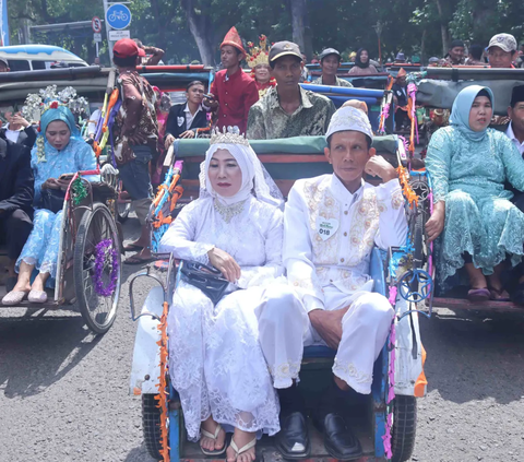 Tawaran itu otomatis membuat para pengantin dapat memilih tempat honeymoon. Sebab, mereka juga menerima fasilitas menginap di hotel oleh sejumlah sponsor.