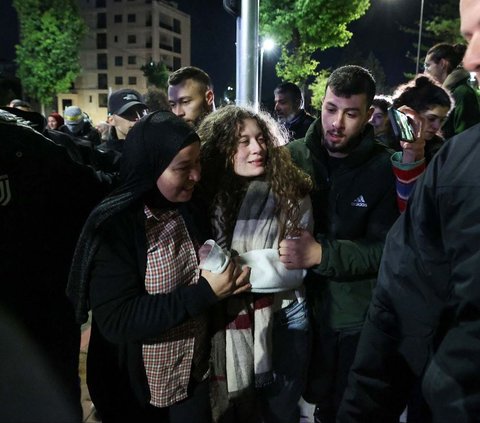 FOTO: Aktivis Wanita Palestina Ahed Tamimi Dibebaskan dari Penjara Israel