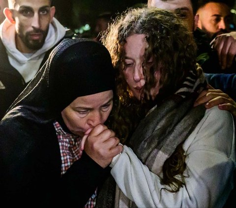 FOTO: Aktivis Wanita Palestina Ahed Tamimi Dibebaskan dari Penjara Israel