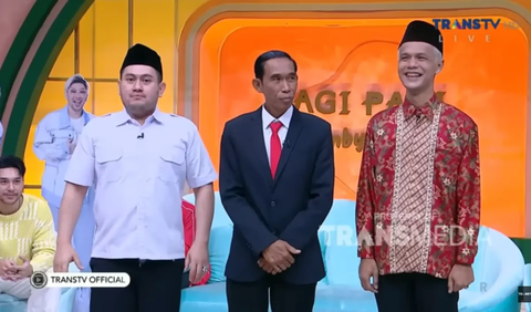 Nassar kemudian bersalaman dengan Miharja, pria yang mirip dengan Jokowi. Selain itu juga ada pria yang memiliki wajah yang mirip dengan Ganjar Pranowo.<br>