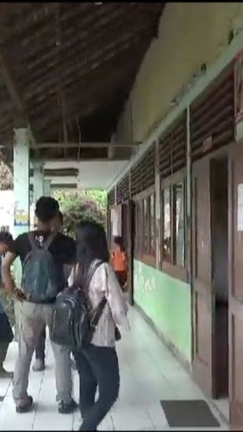 Gedung SD di Jember Jadi Sarang Ular, Siswa Ketakutan hingga Dipindah ke Halaman