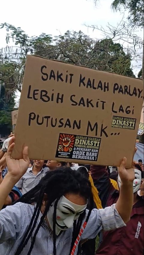 FOTO: Ratusan Mahasiswa di Medan Unjuk Rasa Tolak Politik Dinasti