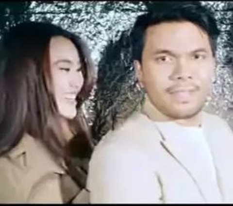 10 Adu Gaya Fuji VS Aaliyah Massaid Jadi Model Video Klip Bareng Thoriq, Mana Lebih Keren?