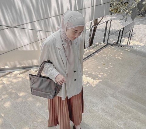 Mix and Match Formal Outfits with a Loose Vibe for Hijabers