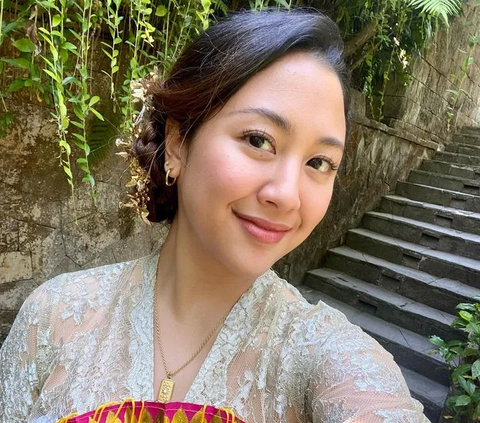 Potret Cantik Sherina Kenakan Pakaian Tradisional Bali, Derby Romero Terkesima Sampai Komentar Begini
